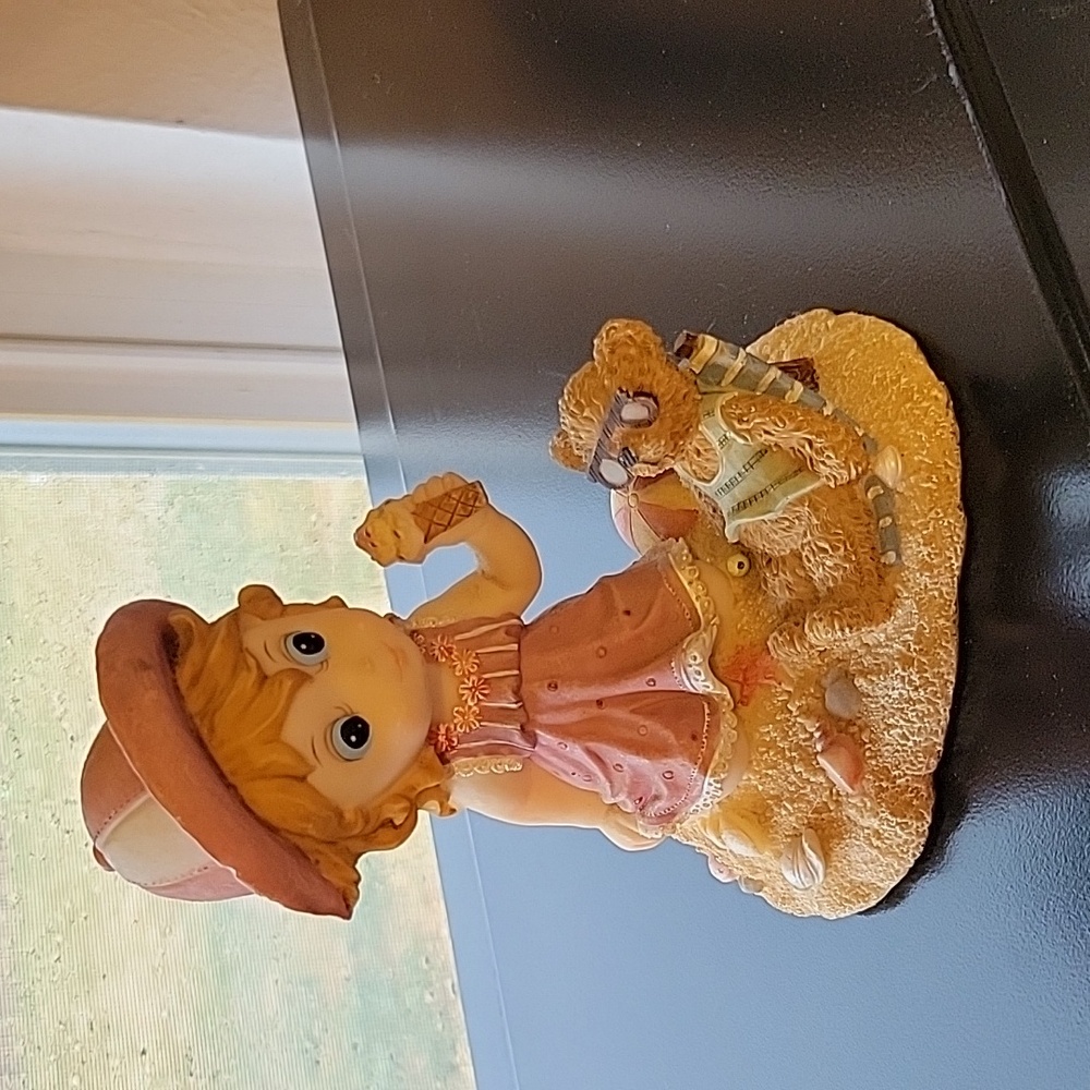 Montefiori little girl on beach Figurine